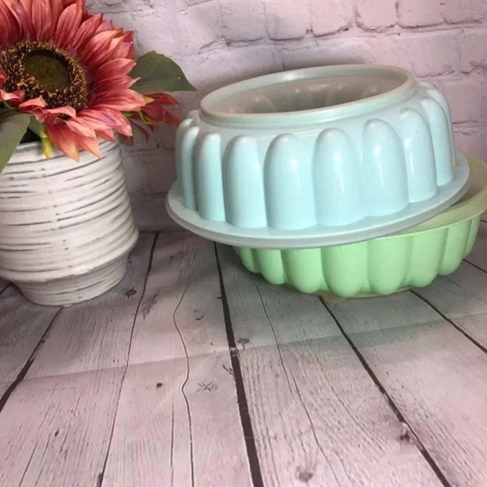 Tupperware good used